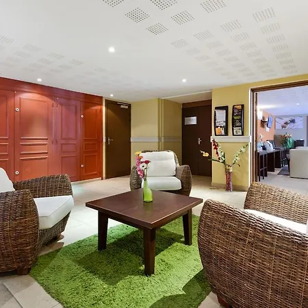 Comfort Six-fours Hotel