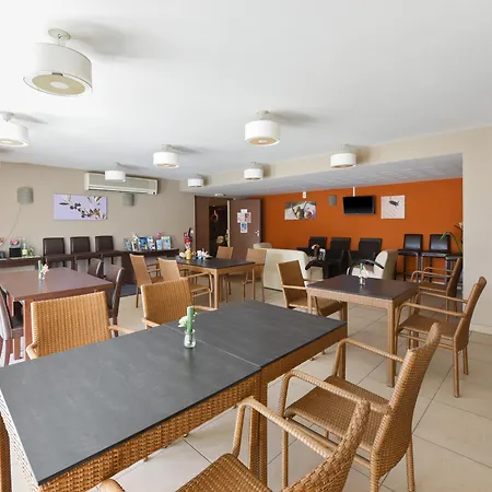 Comfort Six-fours Hotel 3*