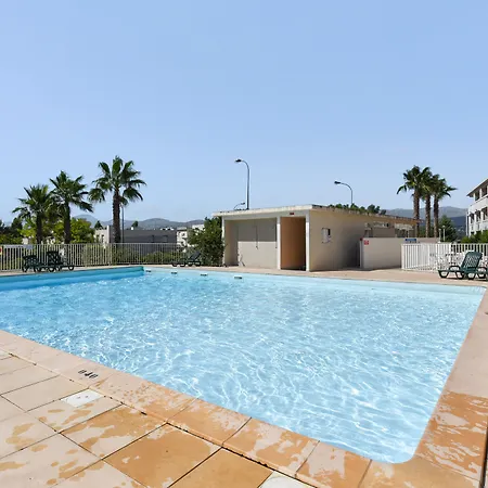 Comfort Six-fours Hotel