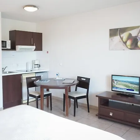 Aparthotel Comfort Six-fours 3*