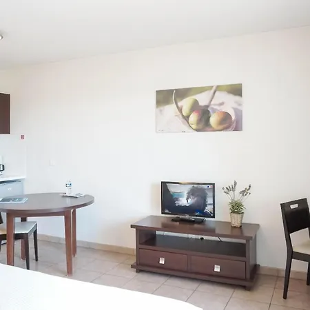 Comfort Six-fours Aparthotel