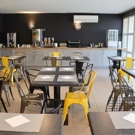 Comfort Six-fours Hotel