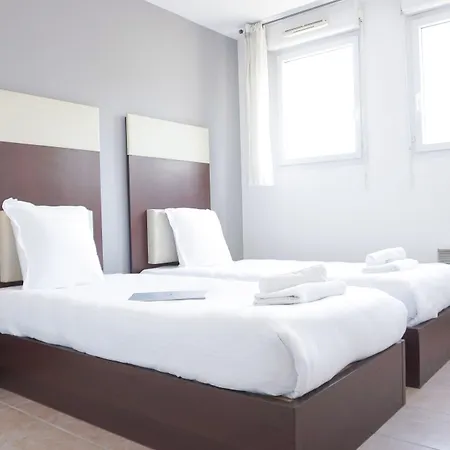 Comfort Six-fours Hotel