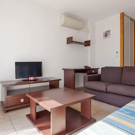 Comfort Six-fours Hotel