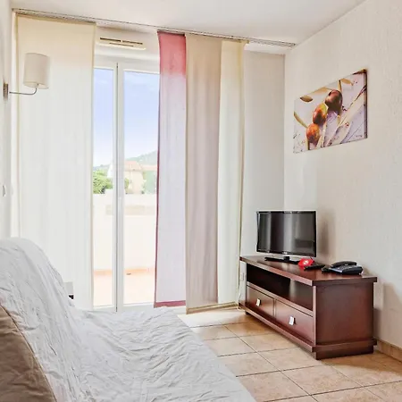 Aparthotel Comfort Six-fours 3*