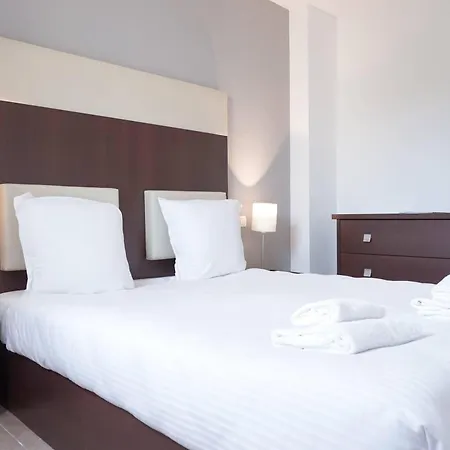 Comfort Six-fours Aparthotel