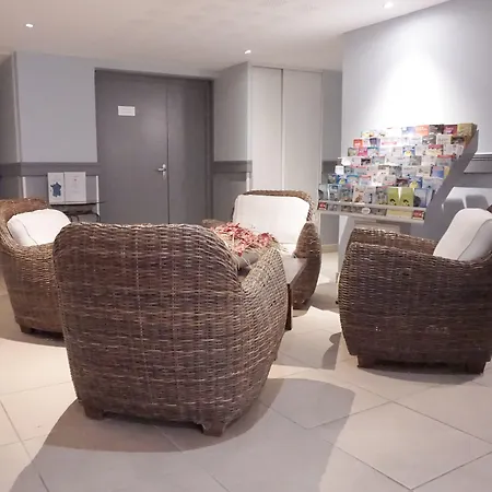 Aparthotel Comfort Six-fours 3*