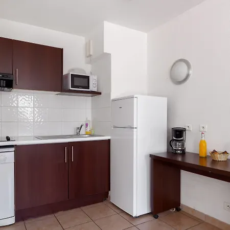 Aparthotel Comfort Six-fours 3*