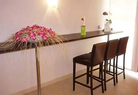 Hotel apartamentowy Comfort Six-fours
