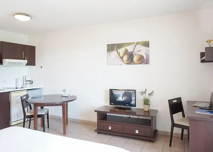 Comfort Six-fours Hotel