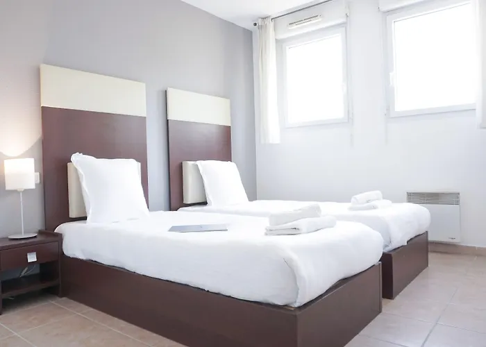 Comfort Six-fours Hotel